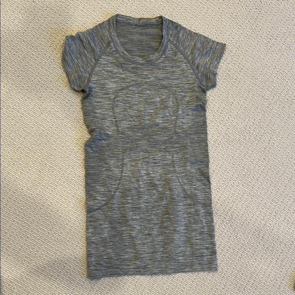 lululemon athletica Gray Short Sleeve Tee
